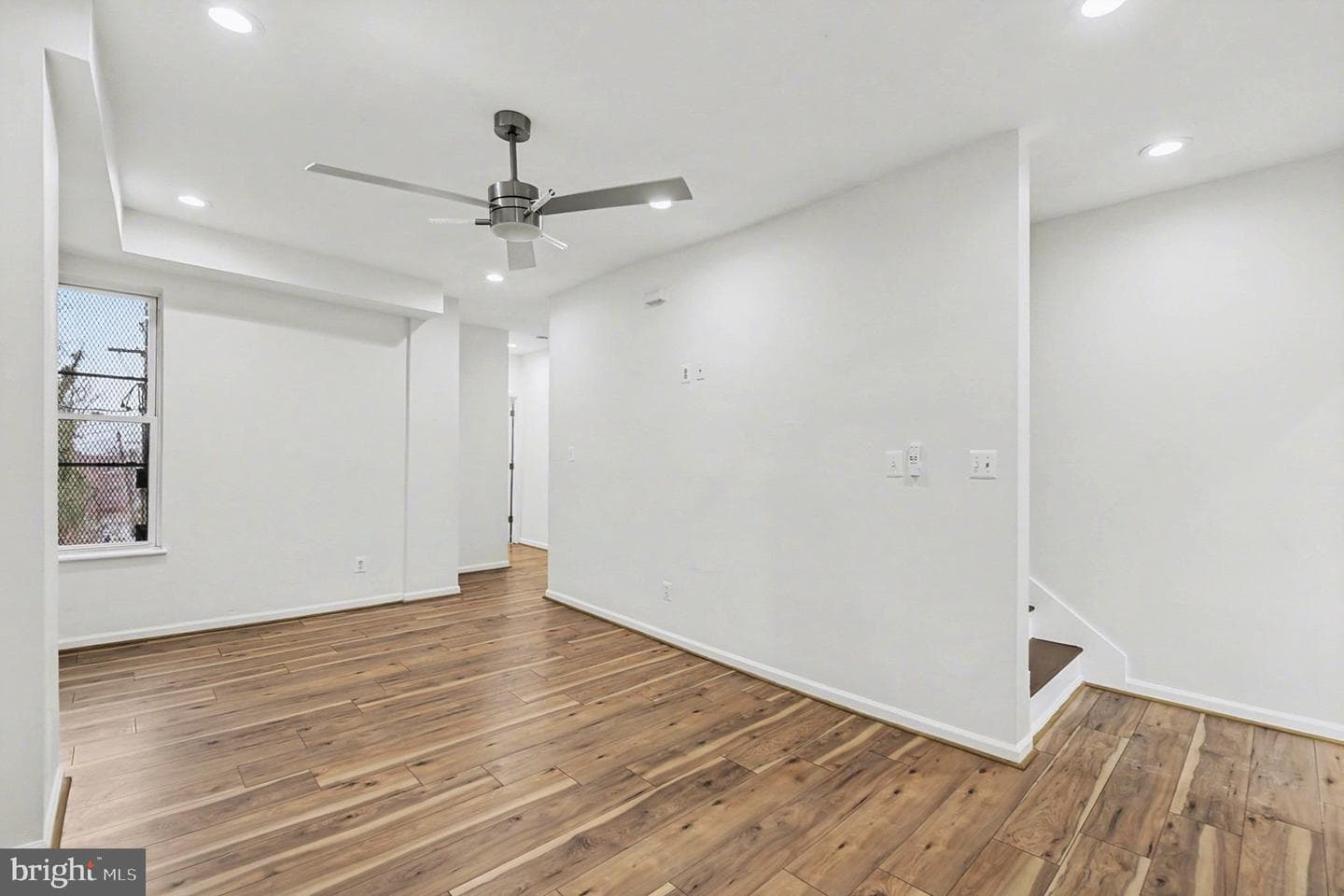 829 E Chase Street photo 5