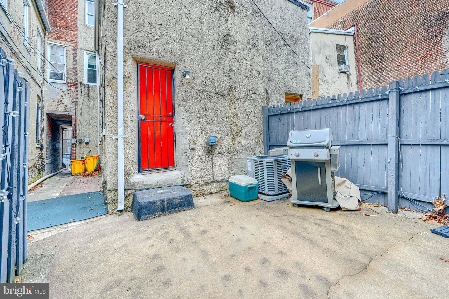 327 S Fremont Avenue photo 43