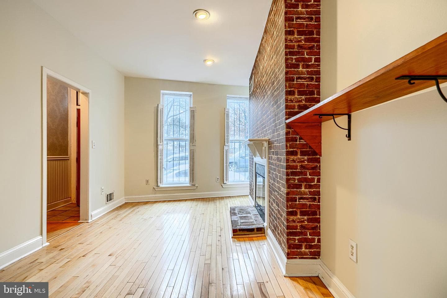 327 S Fremont Avenue photo 8