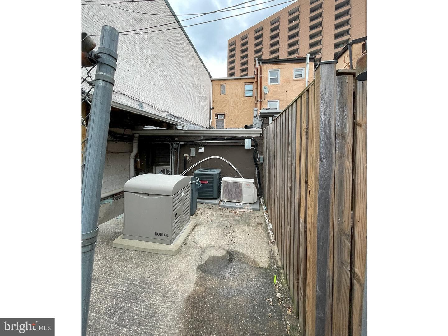 1110 Cathedral St photo 11