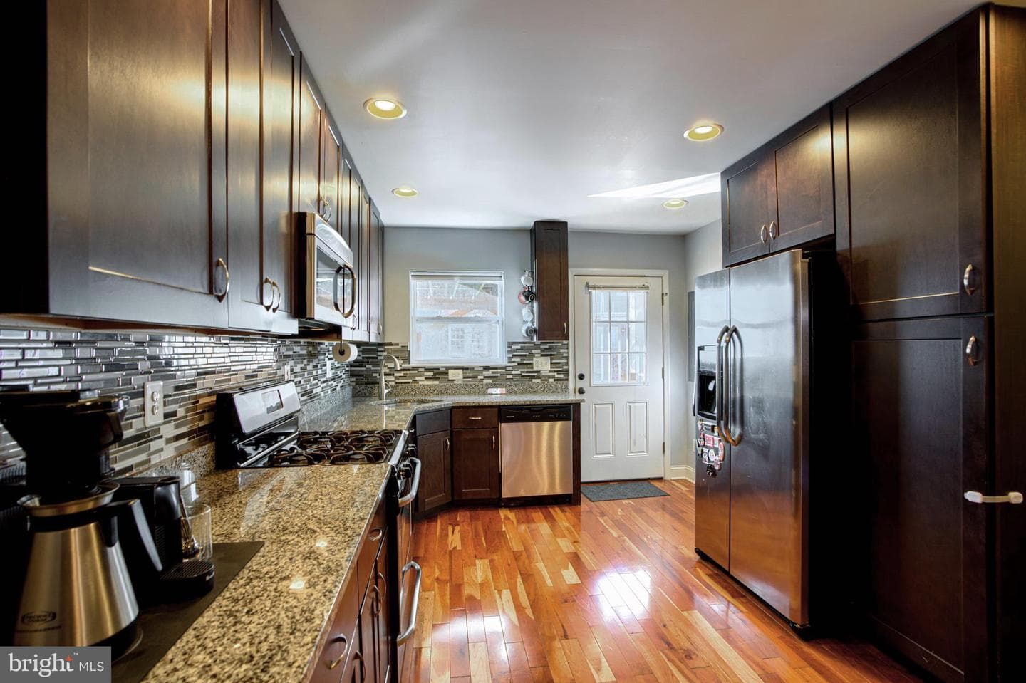 1446 Andre Street photo 10