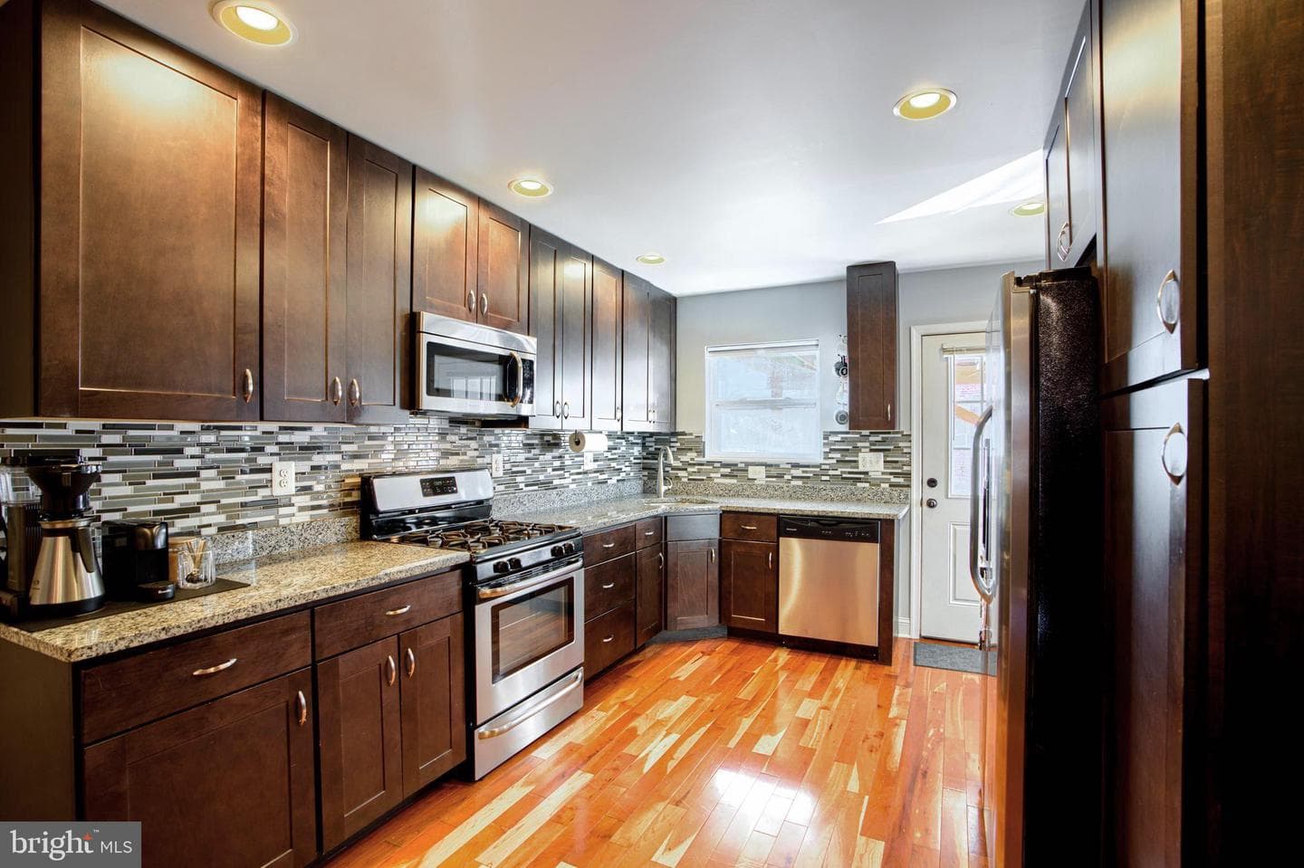 1446 Andre Street photo 12