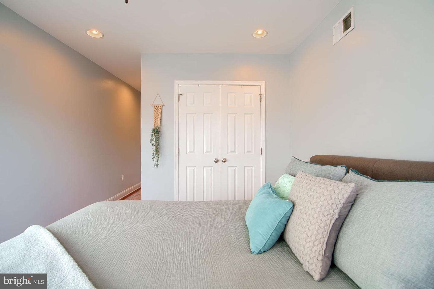 1446 Andre Street photo 23