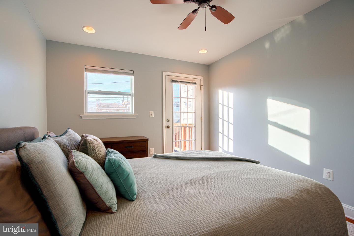 1446 Andre Street photo 24