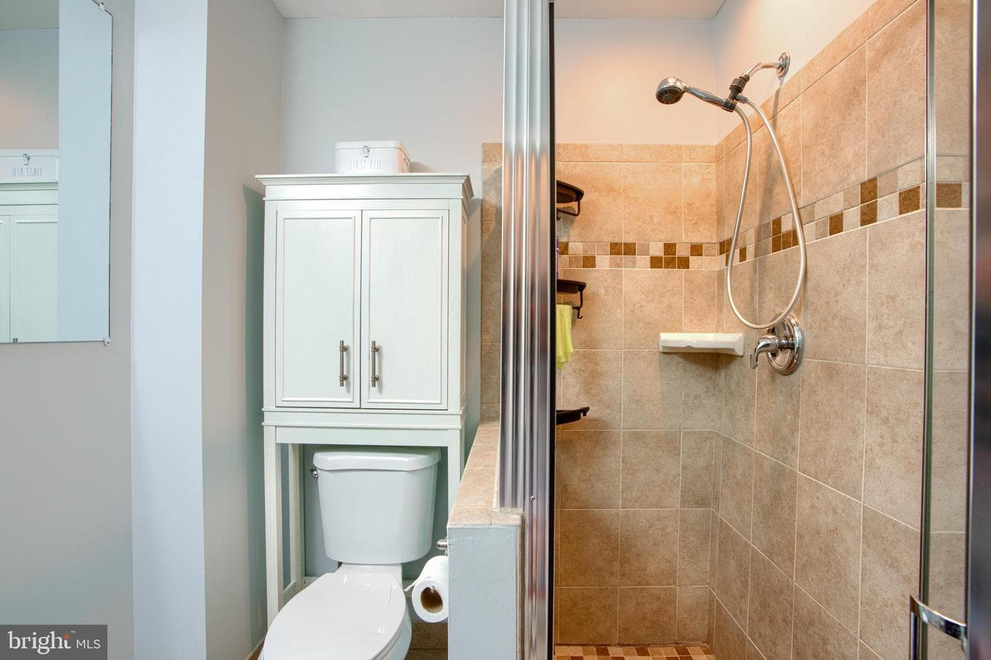 1446 Andre Street photo 27