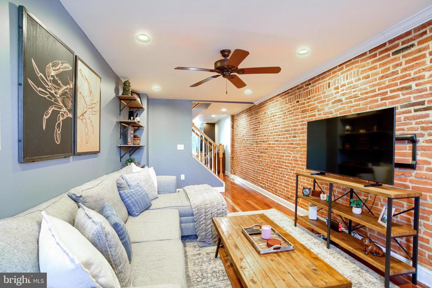 1446 Andre Street photo 3