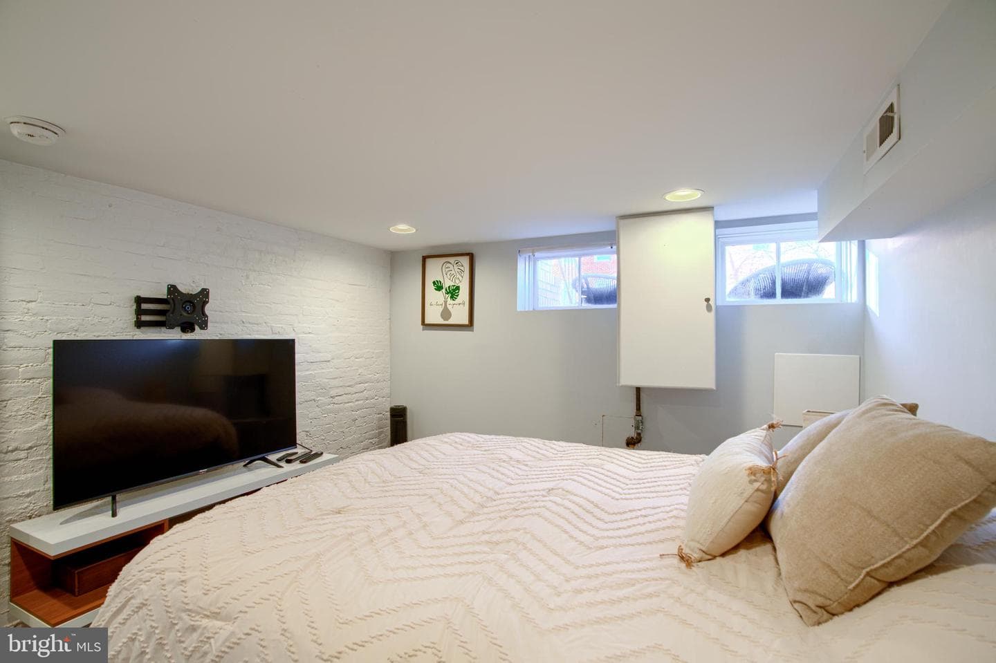 1446 Andre Street photo 31
