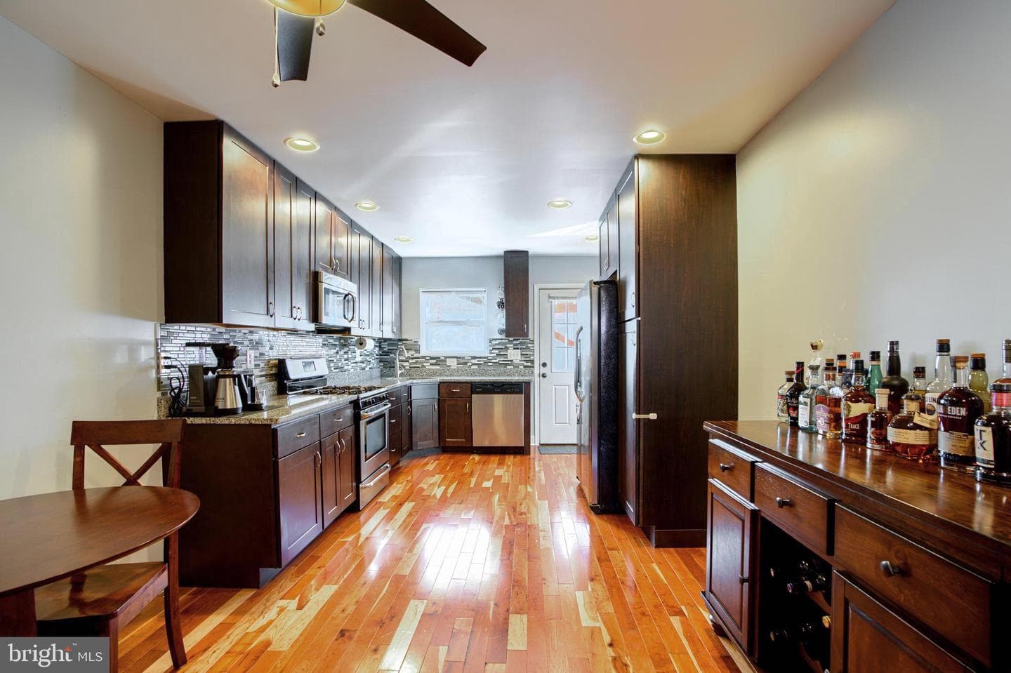 1446 Andre Street photo 9