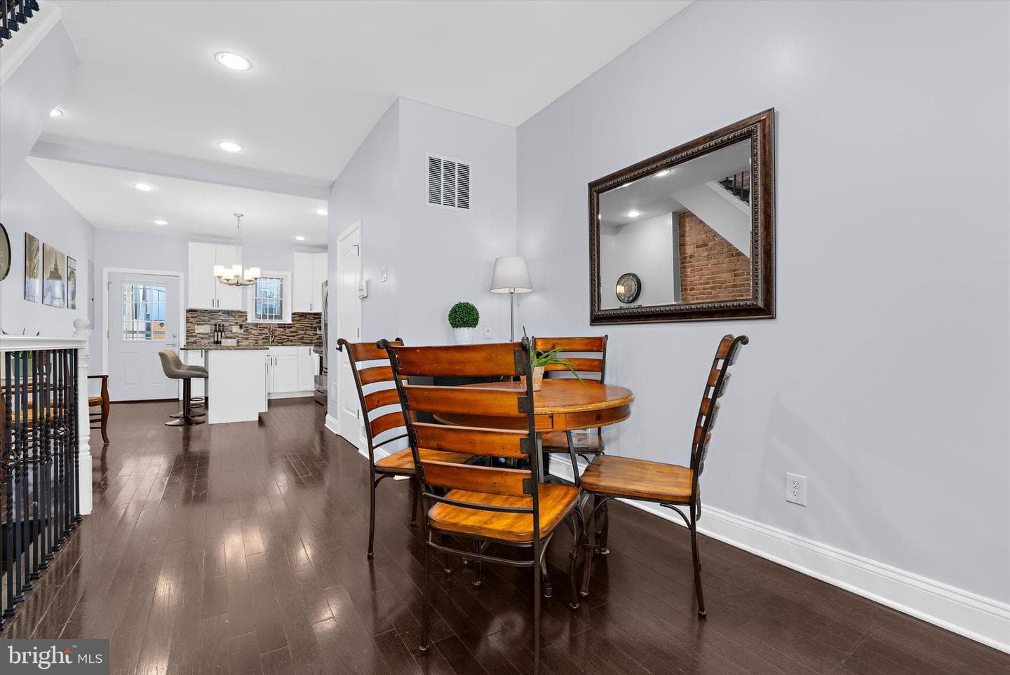 532 N Luzerne Avenue photo 9