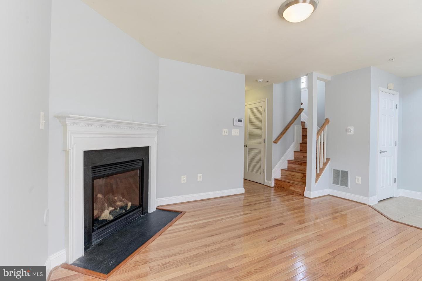 302 Scott Street photo 6