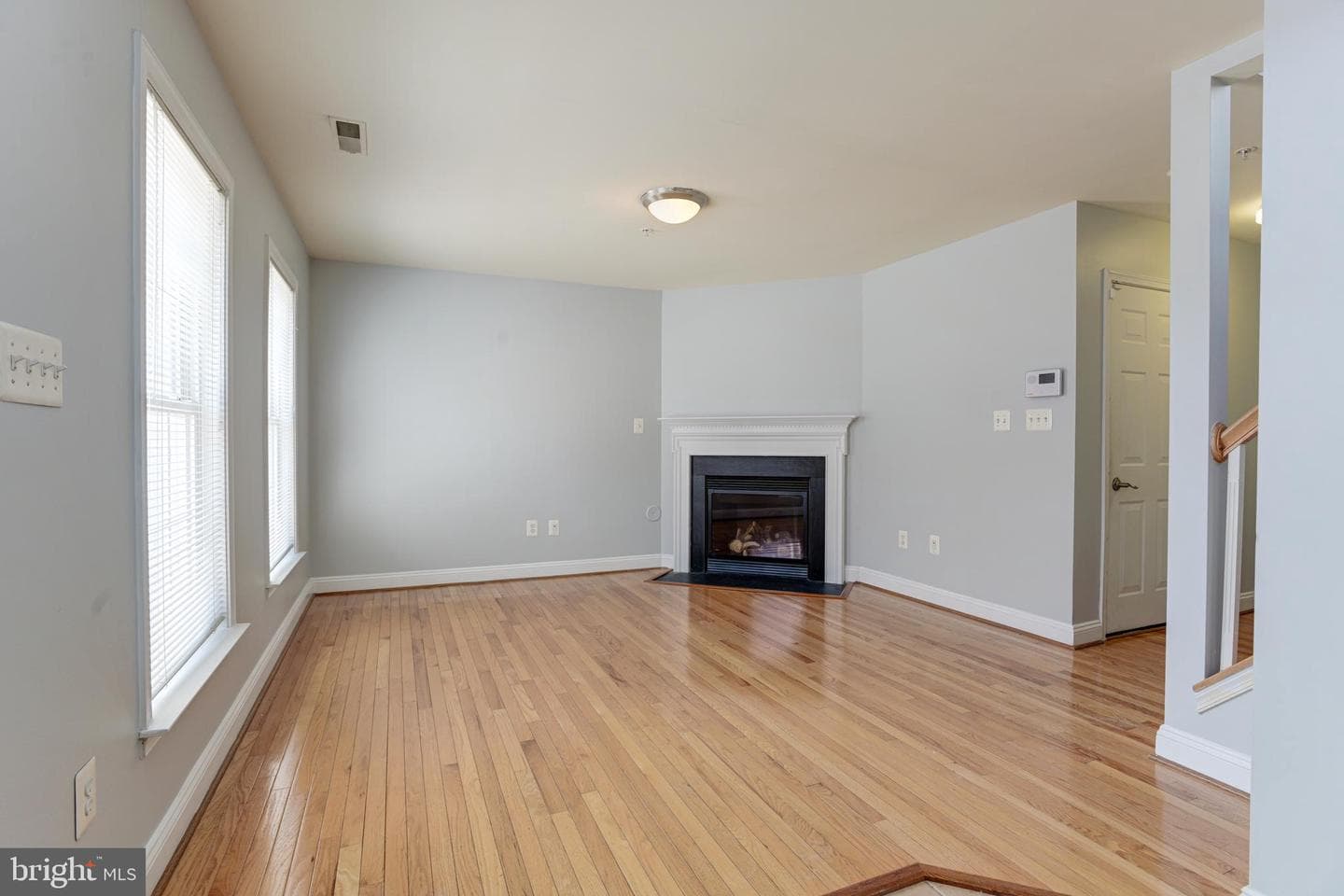 302 Scott Street photo 8