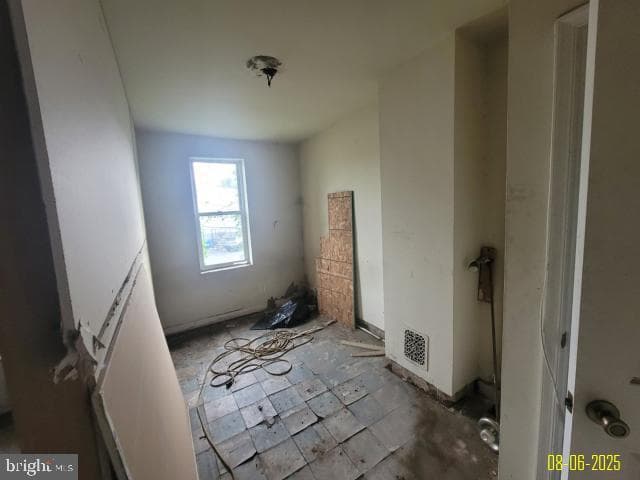 1818 Clifton Avenue photo 12