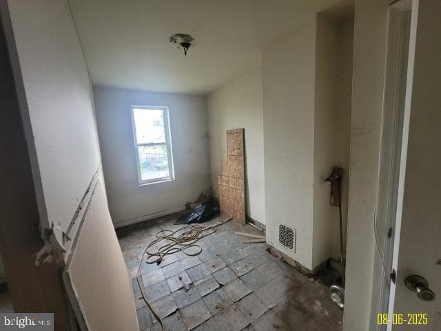 1818 Clifton Avenue photo 15