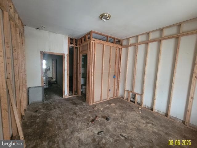 1818 Clifton Avenue photo 19