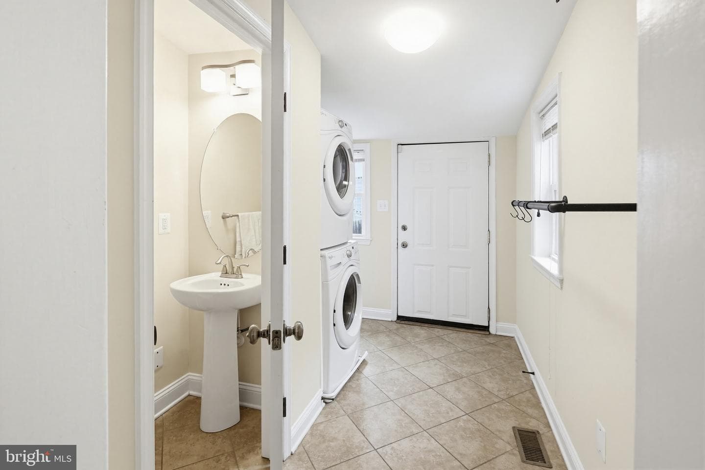 835 W Cross Street photo 12