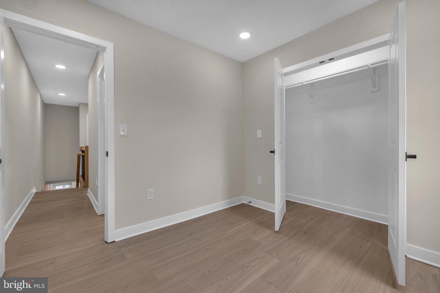 2418 E Chase Street photo 20