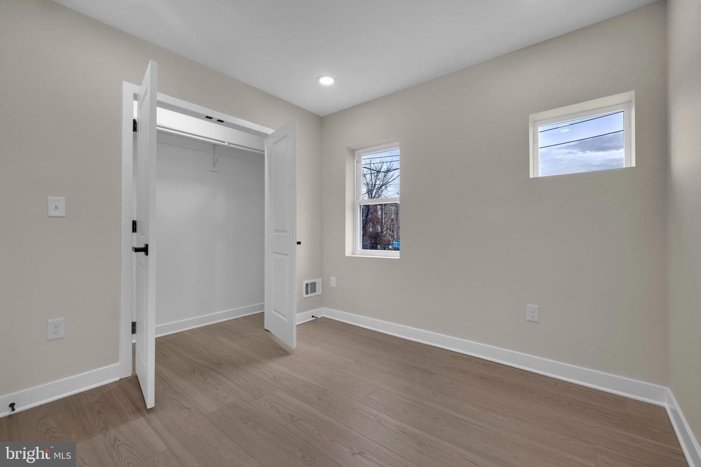 2418 E Chase Street photo 21