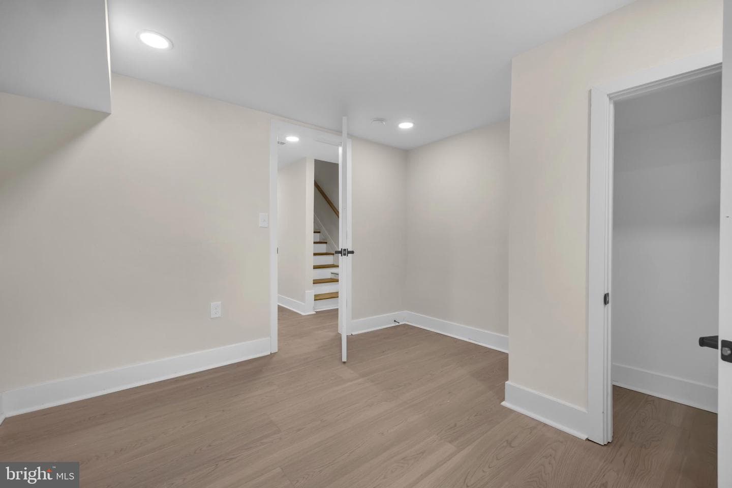 2418 E Chase Street photo 28