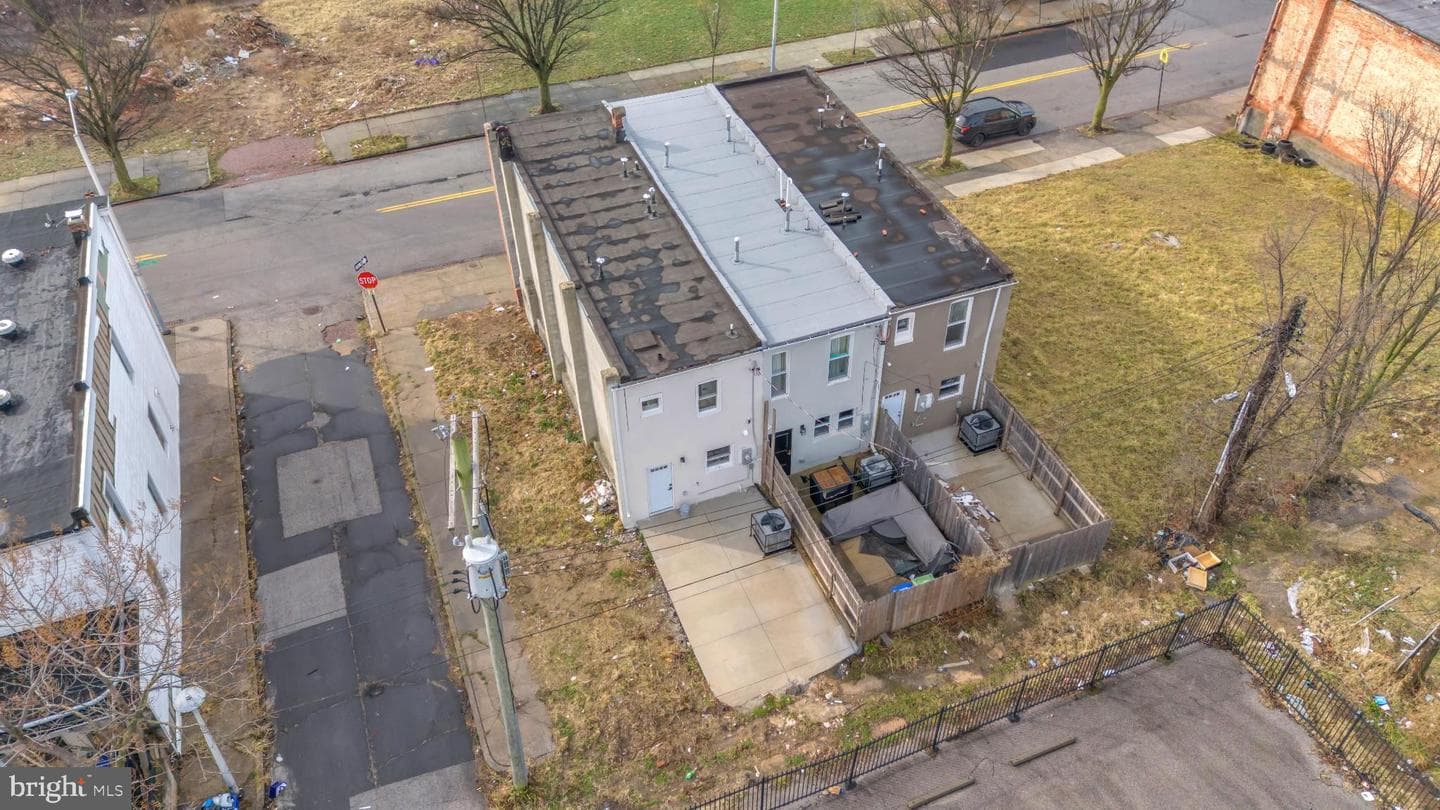 2418 E Chase Street photo 38