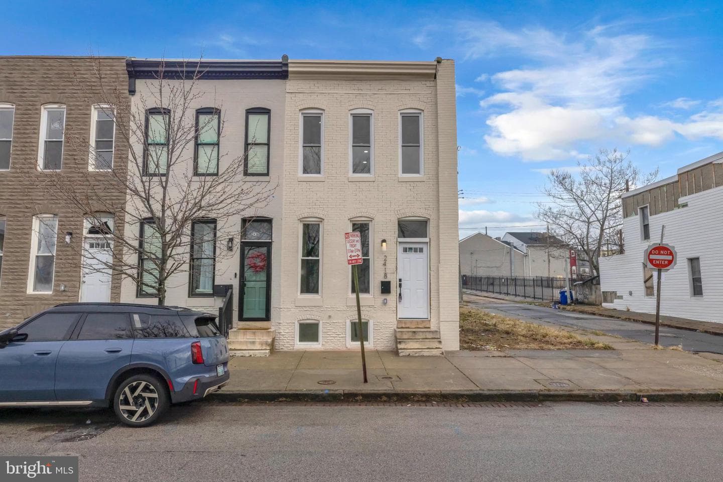2418 E Chase Street photo 4