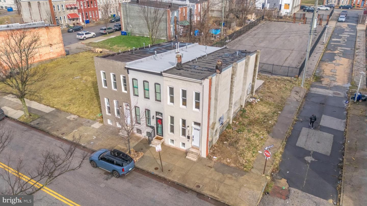 2418 E Chase Street photo 40