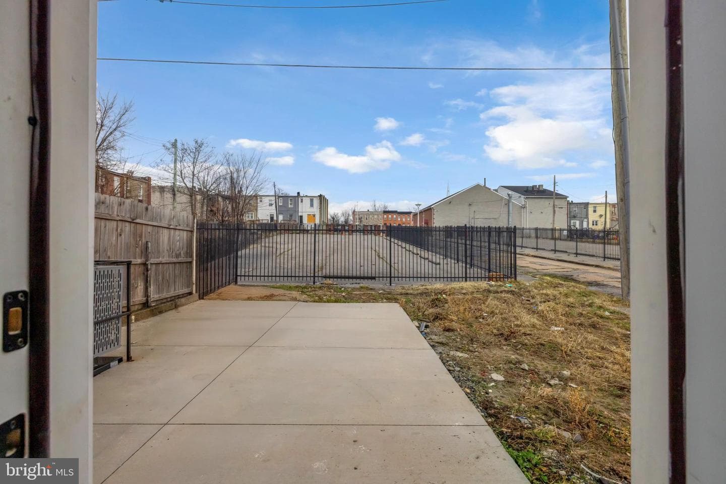 2418 E Chase Street photo 43