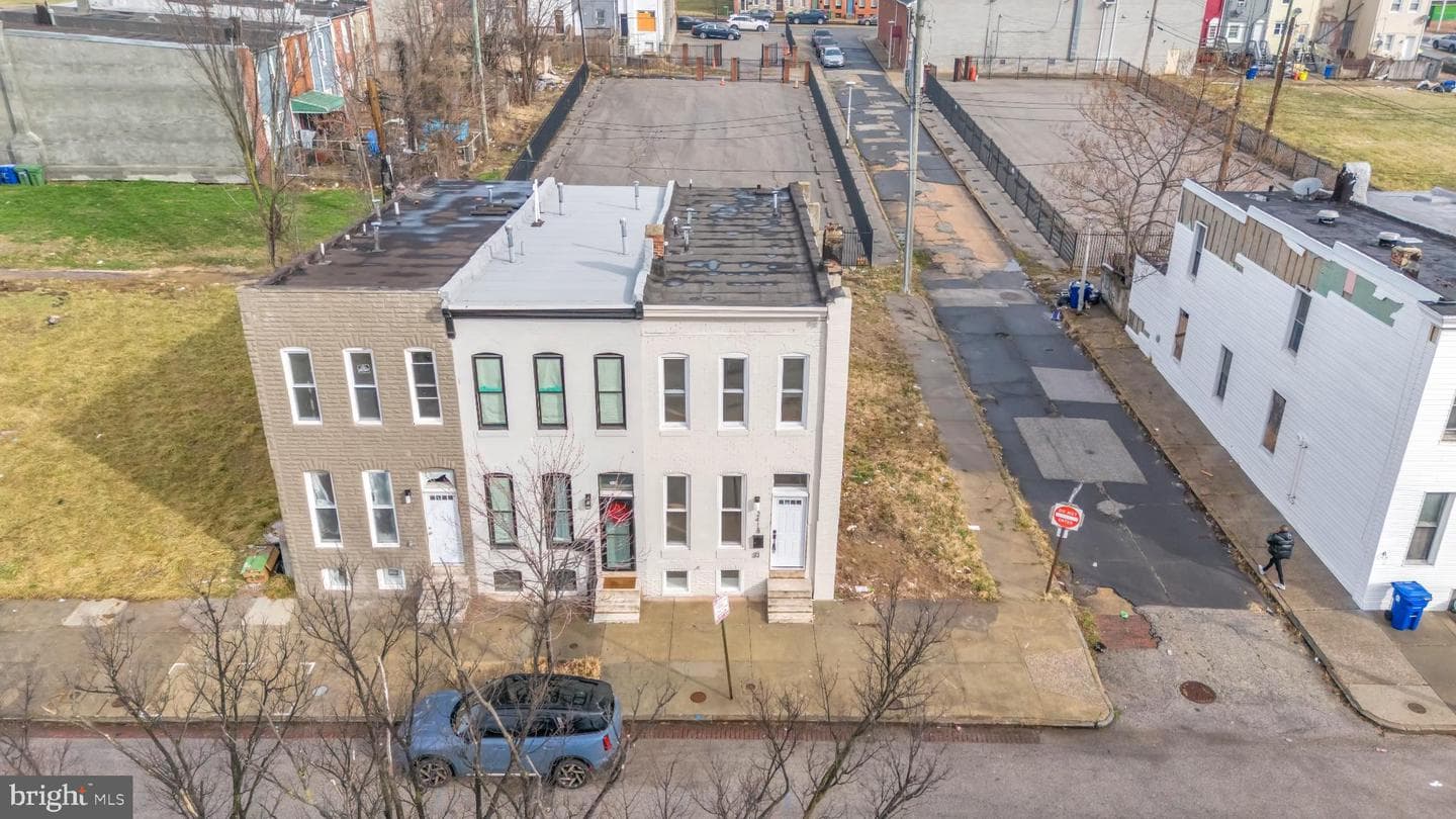 2418 E Chase Street photo 44