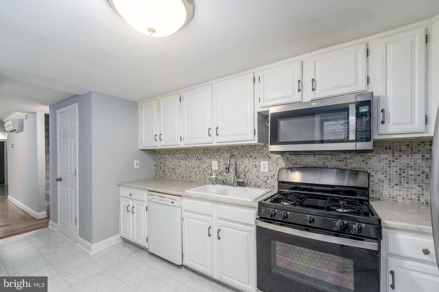 1826 E Lombard Street photo 6