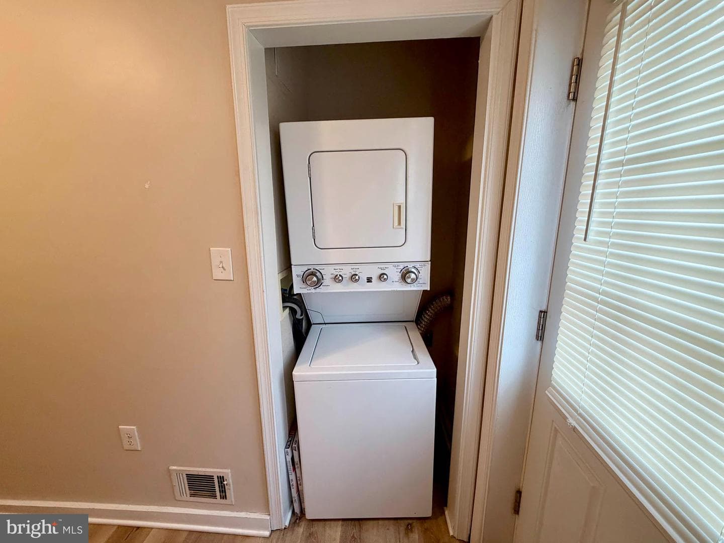 1200 Woodbourne Avenue photo 8