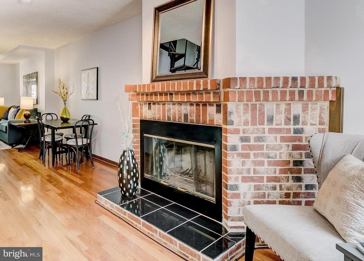 232 E Barney Street photo 9