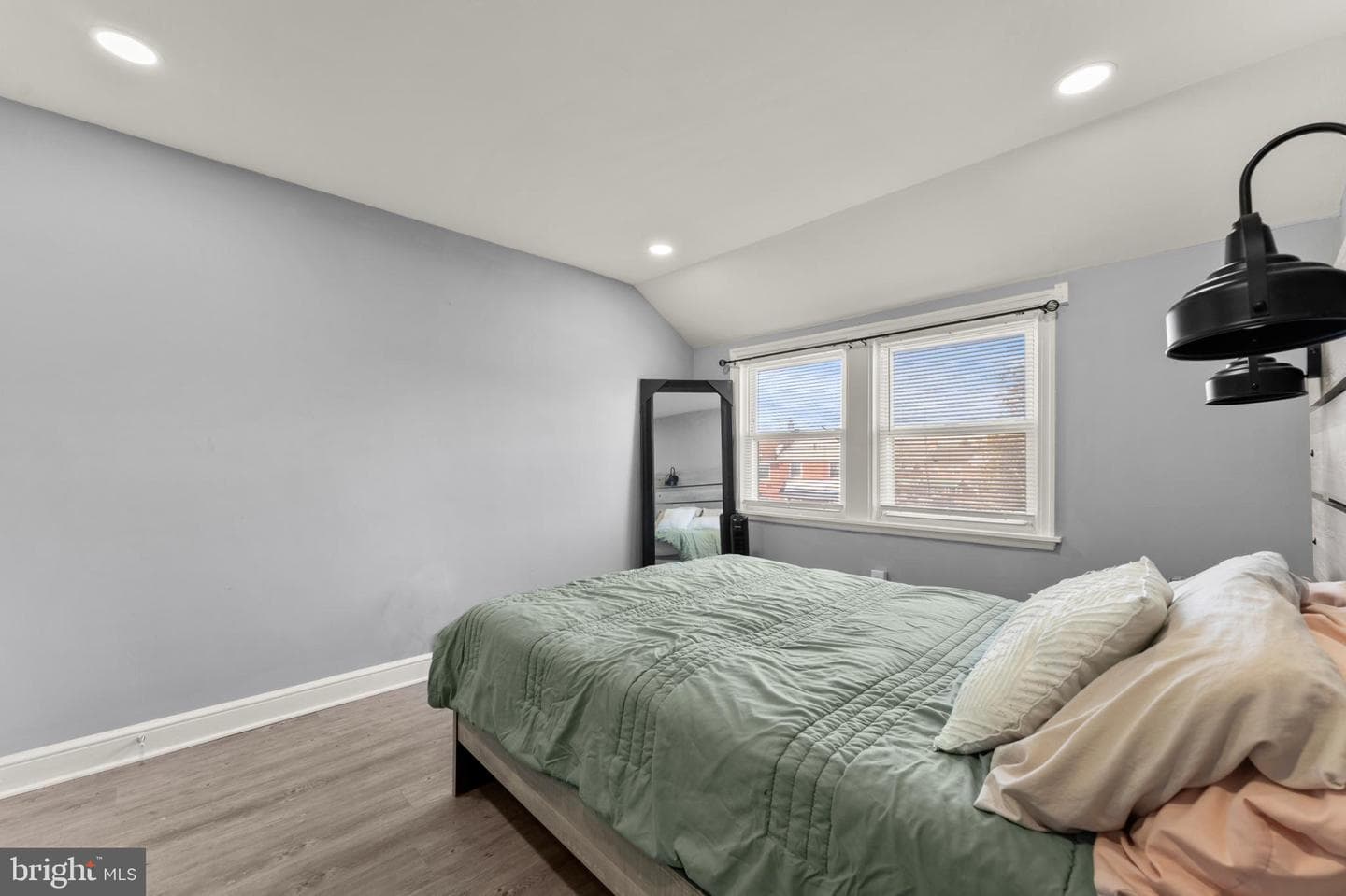 4527 Northwood photo 18