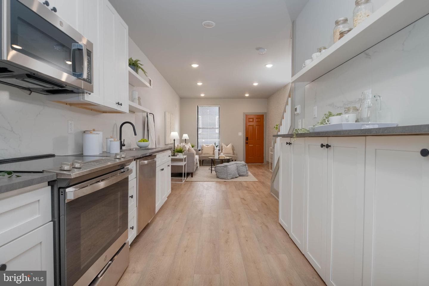 437 N Glover Street photo 6