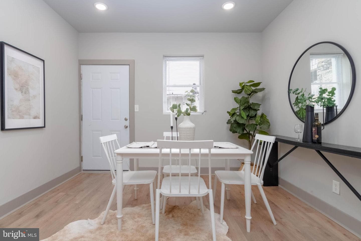 437 N Glover Street photo 9