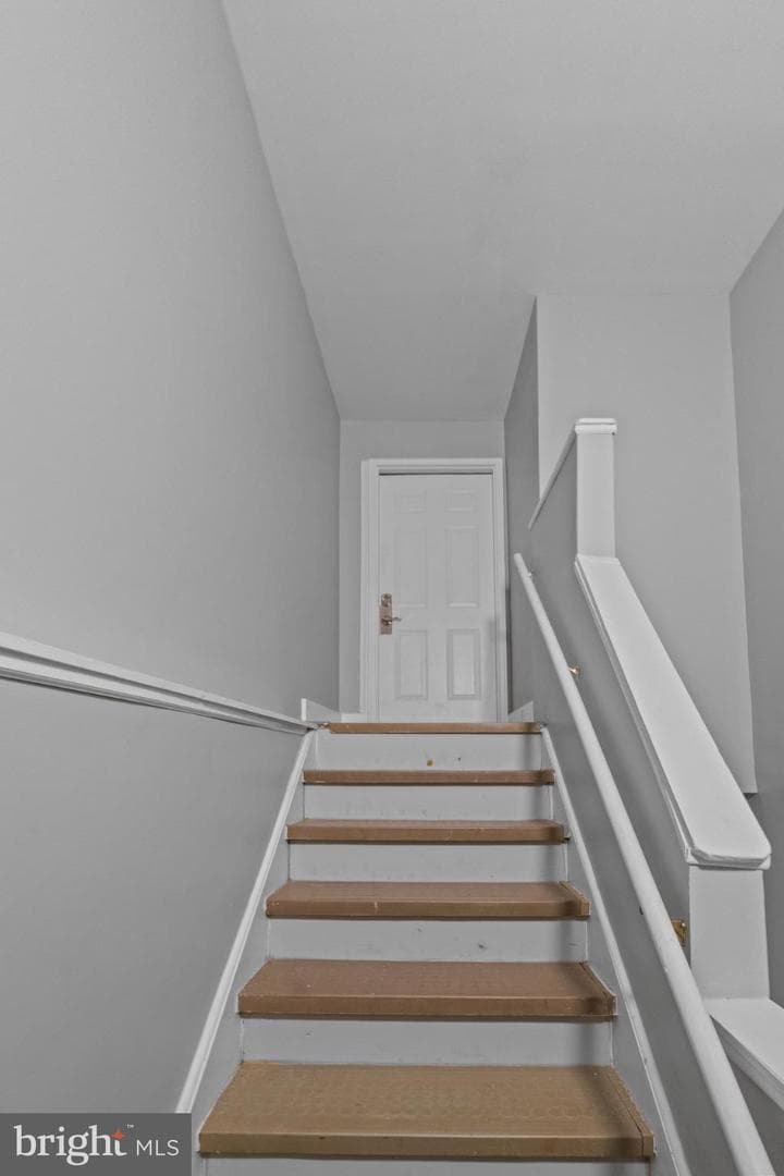 823 Newington Avenue photo 12