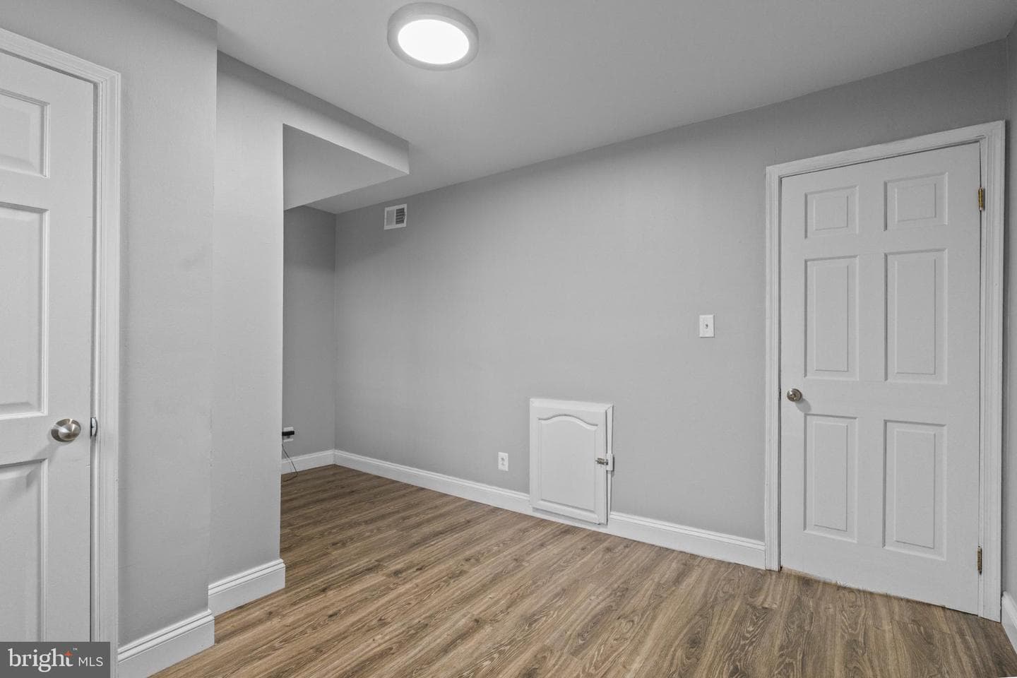 823 Newington Avenue photo 13