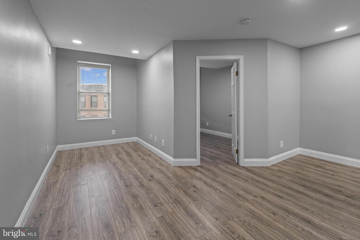 823 Newington Avenue photo 17