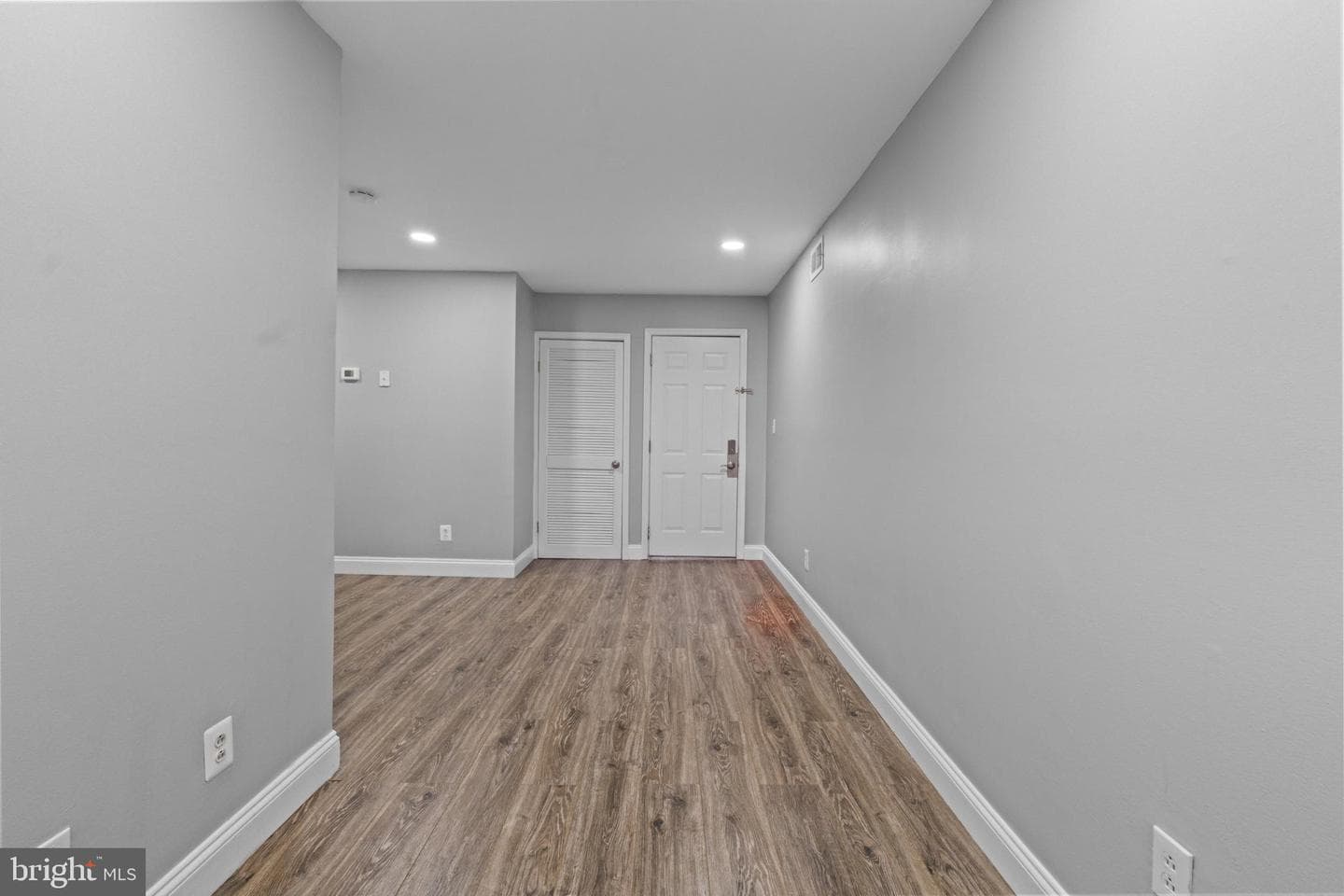 823 Newington Avenue photo 18