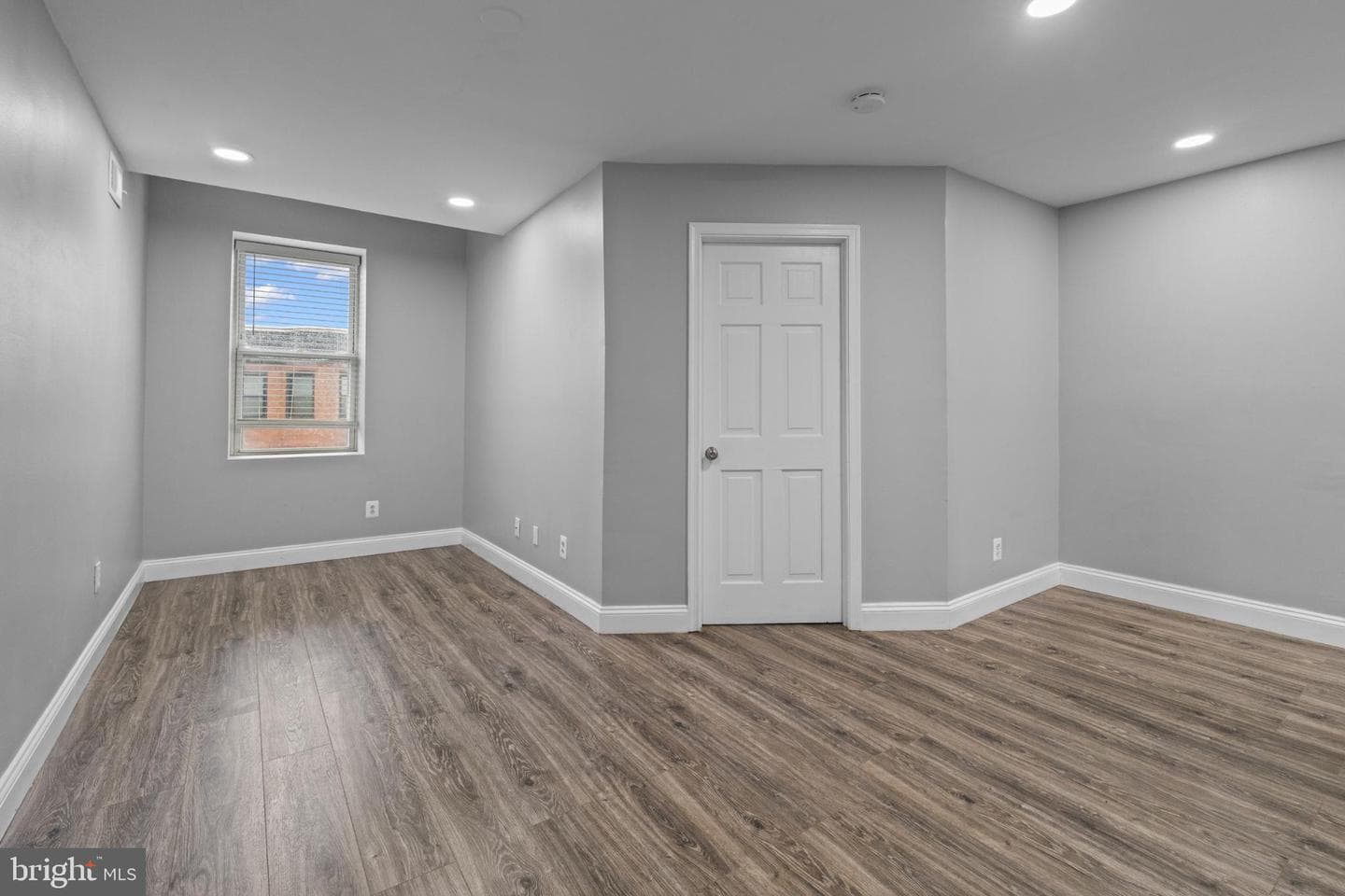 823 Newington Avenue photo 20