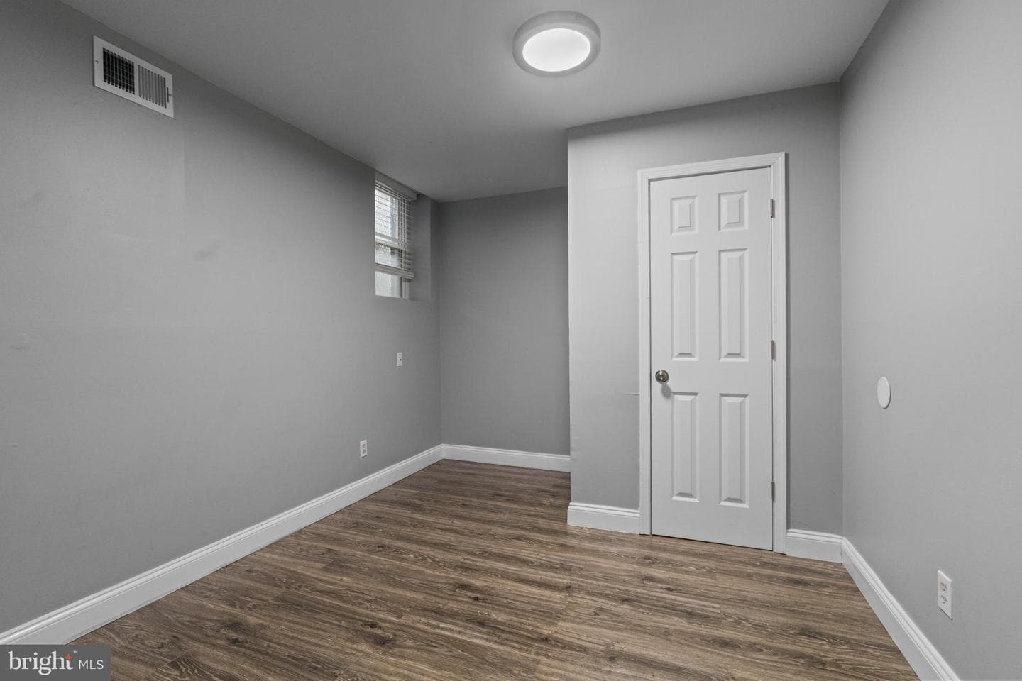 823 Newington Avenue photo 25