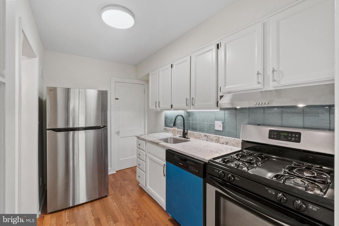 4345 Newport Avenue photo 10