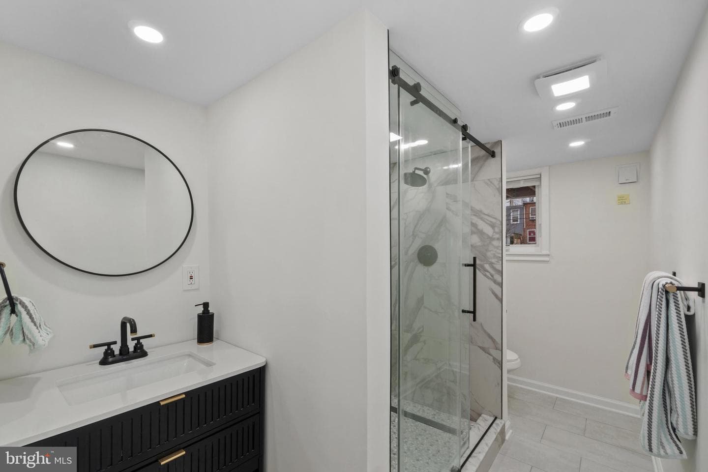 4345 Newport Avenue photo 11