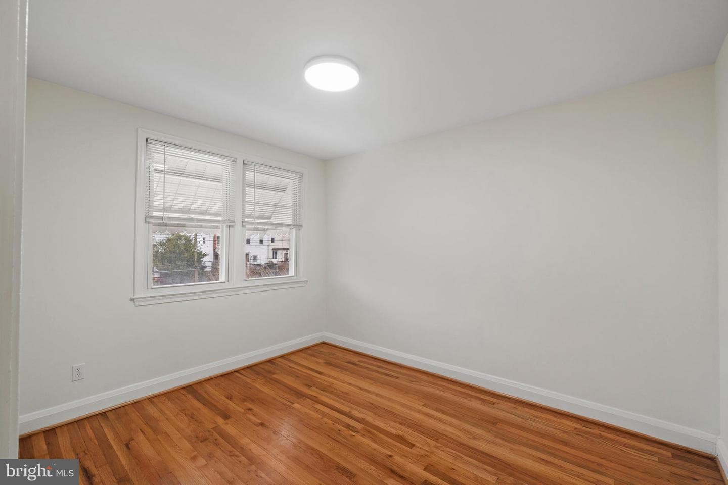 4345 Newport Avenue photo 18