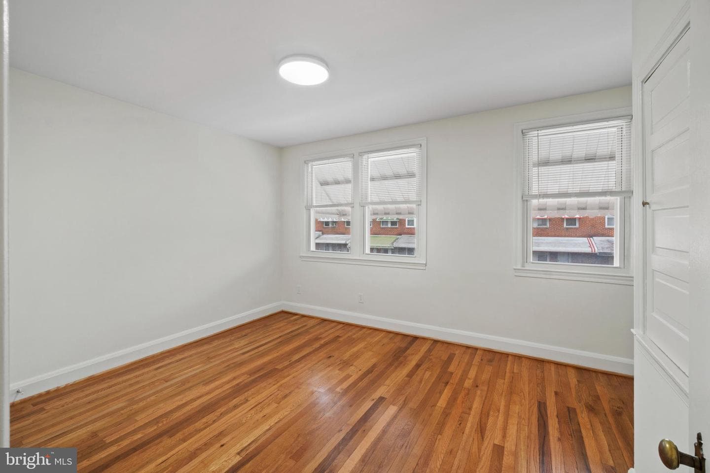 4345 Newport Avenue photo 19