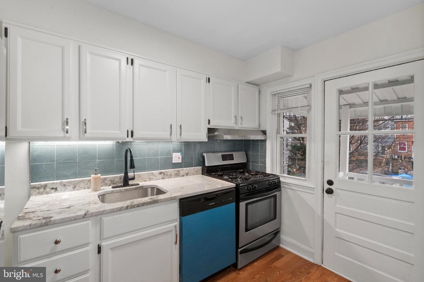 4345 Newport Avenue photo 8