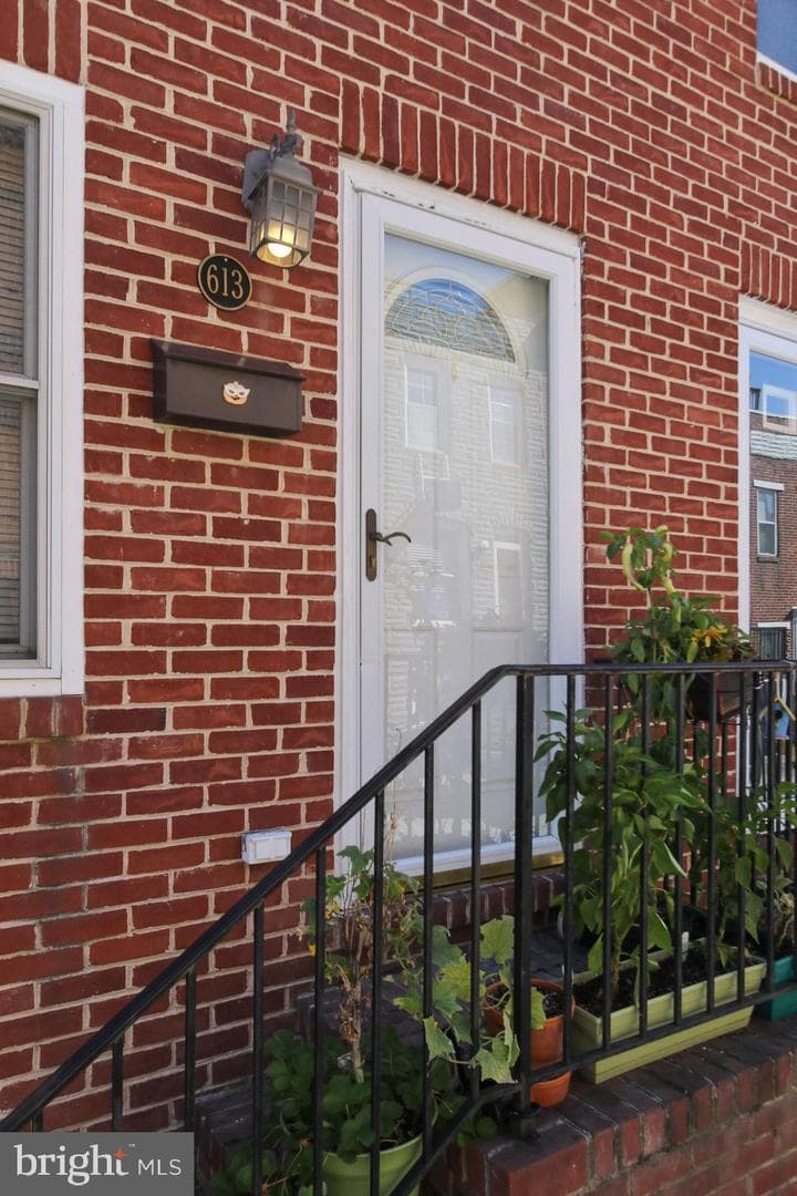 613 S Port Street photo 2
