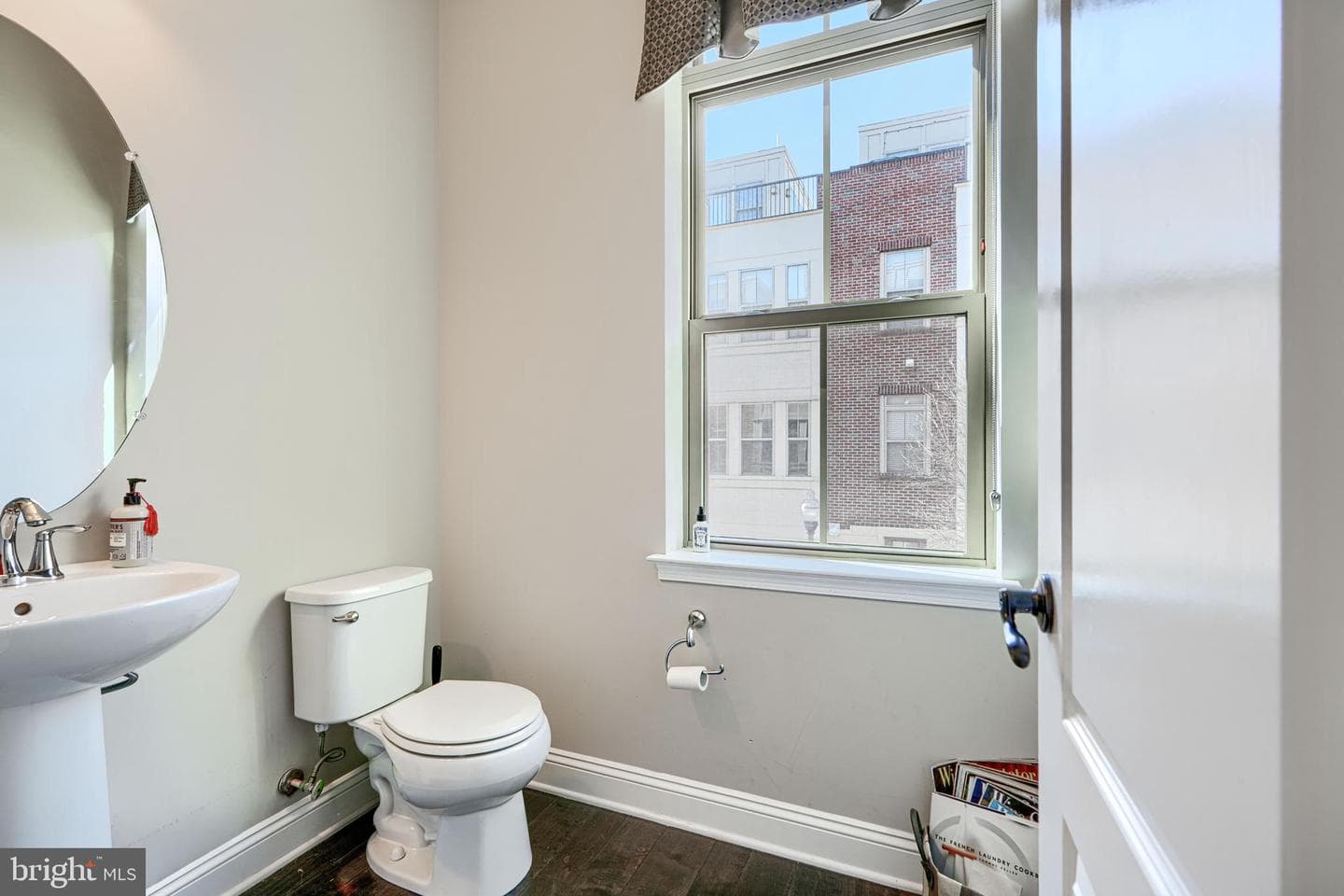 1313 Benjamin Street photo 22