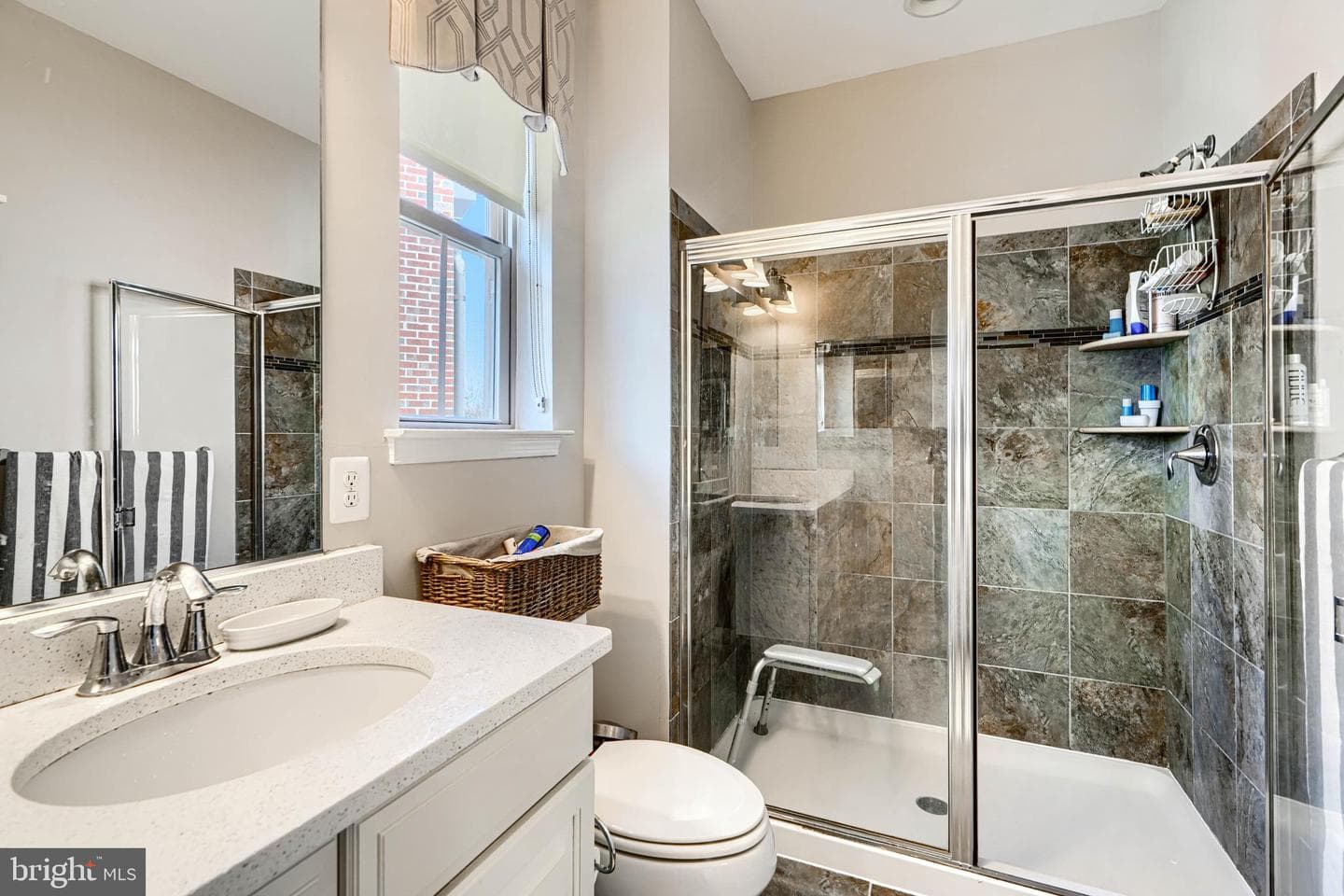 1313 Benjamin Street photo 27
