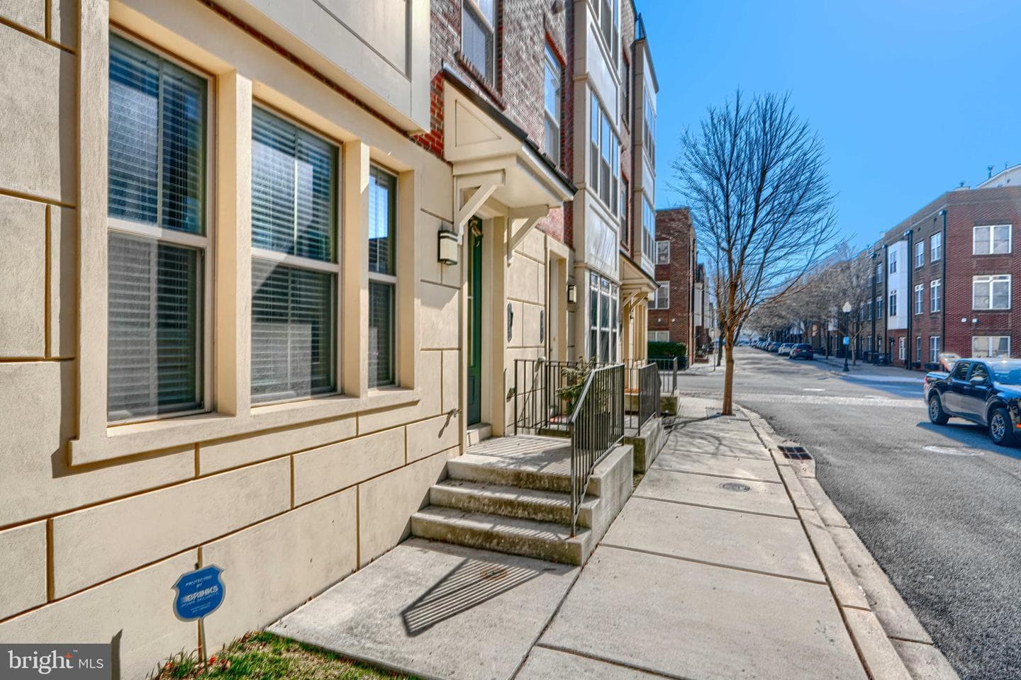 1313 Benjamin Street photo 3