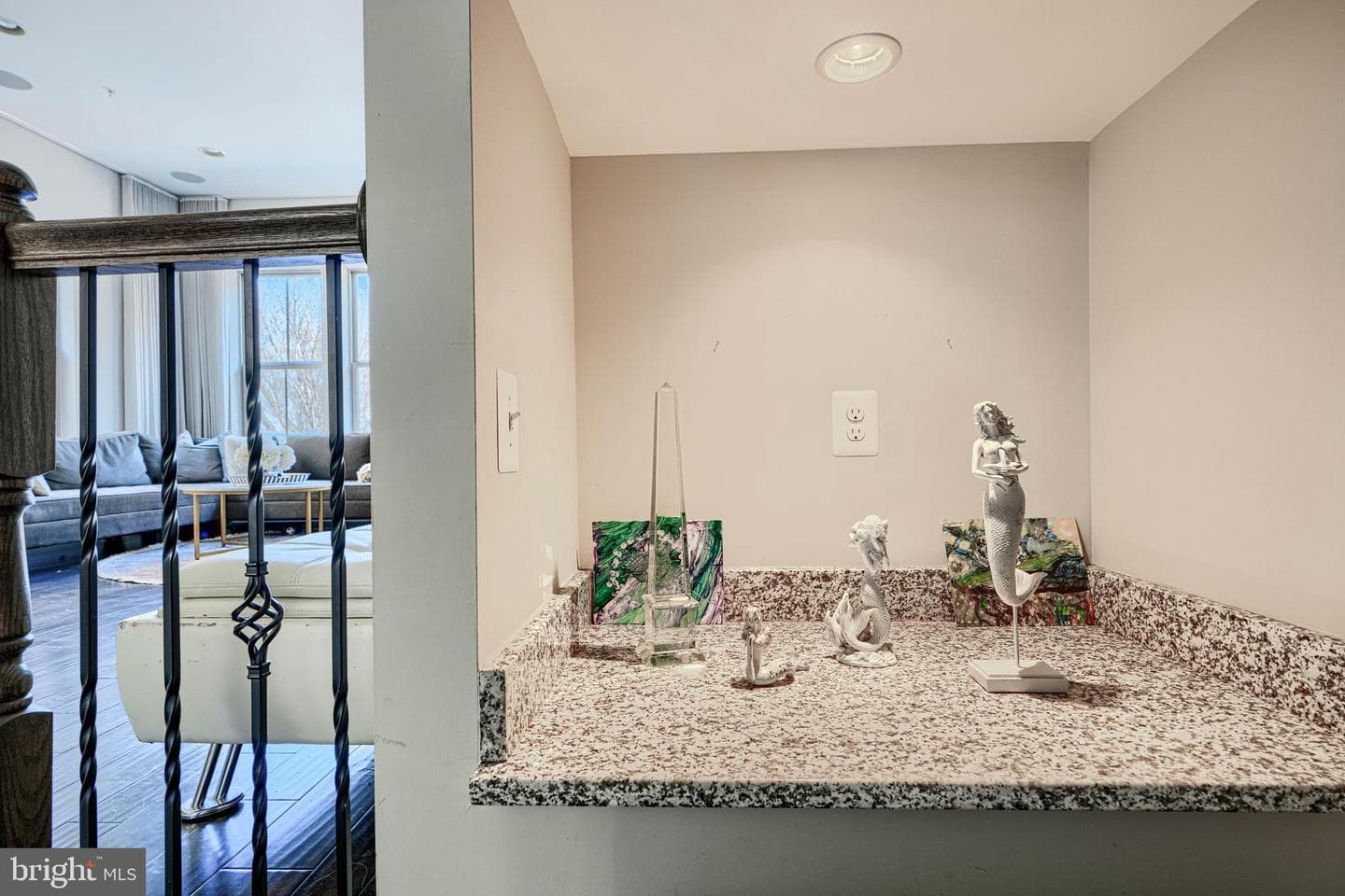 1313 Benjamin Street photo 38