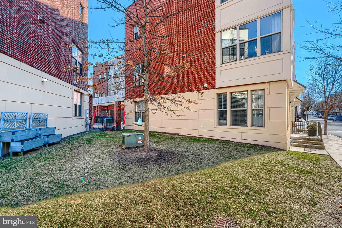 1313 Benjamin Street photo 4